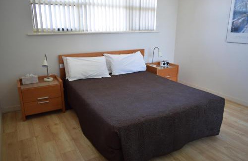 Glenelg Apartamento | Glenelg Holiday Apartments - Corfu 200 meters to the beach Free Parking
