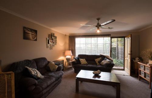 Glenelg North Casa | Glenelg North " Home Away From Home"