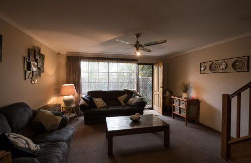 Glenelg North Casa | Glenelg North " Home Away From Home"