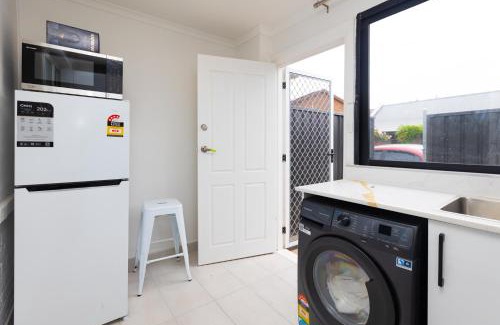 Glenelg North Casa | Glenelg North Modern Studio, QBed,Wifi, Pet