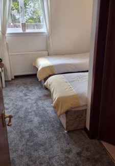 Balloch Cama Y Desayuno | Glenfern Guest House and a separate Cottage with its own private hot tub