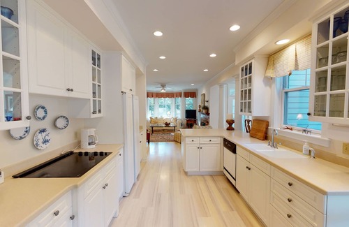 Harbor Springs Casa | Glenn Drive Suite Spot - 5BDR 4.5BATH - Private, Walk to town