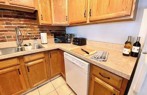 Glens Falls Apartamento | Glens Falls City Loft - All NEW Inside!