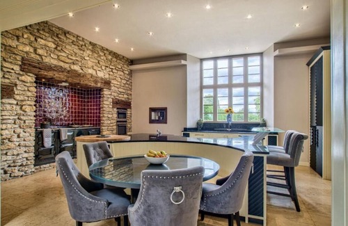 Glentham Casa | Glentworth Hall by Group Retreats - sleeps 33 guests in 10 bedrooms