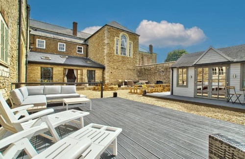 Glentham Casa | Glentworth Hall by Group Retreats - sleeps 33 guests in 10 bedrooms
