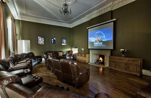 Glentham Casa | Glentworth Hall by Group Retreats