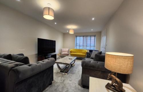 Wellingborough Casa | Glenvale House, Long & Short Stay In Wellingborough, Perfect Weekends!