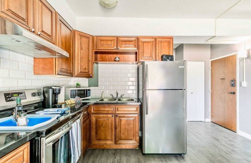 Hamilton Apartamento | Glenview West Apartment w Patio - Near Downtown!