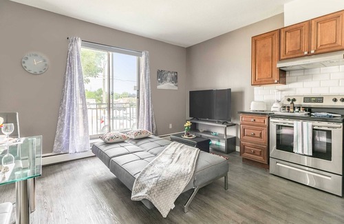 Hamilton Apartamento | Glenview West Apartment w Patio - Near Downtown!