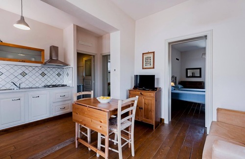 Rovittello Apartamento | Gli Iris - Appartamento con 2 Camere da Letto by Wonderful Italy