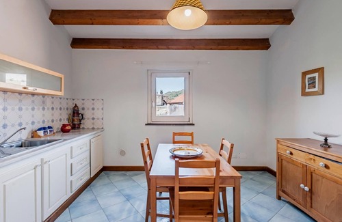 Rovittello Apartamento | Gli Iris - Appartamento con 2 Camere da Letto by Wonderful Italy
