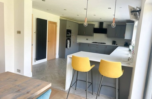 Guildford Casa | Glifada house in the outskirts of Guildford