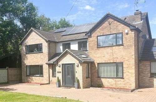 Guildford Casa | Glifada house in the outskirts of Guildford