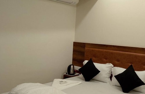 Thane West Hotel | Glitz Hotels AR Residency