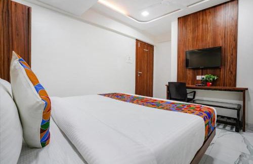 Vashi Casa | Glitz Hotels - Seven 7 Star