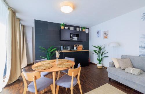 Innenstadt - Sankt Ulrich-Dom Apartamento | Global Living - Design Apartment I Rathausplatz I Kitchen I Augsburg