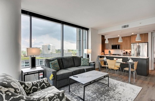 Reston Apartamento | Global Luxury Suites at Town Center