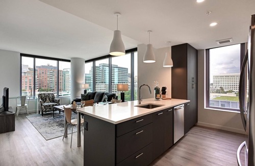 Reston Apartamento | Global Luxury Suites at Town Center