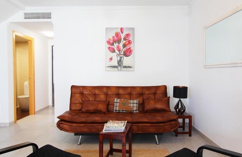 Almarda Casa | Global Properties, Bonito adosado con jardin en la playa de Almarda