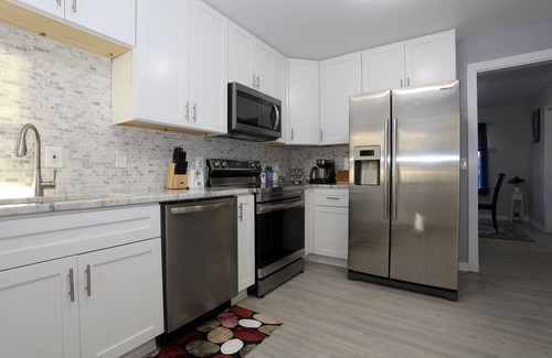 Ypsilanti Casa | Global Vibes Parlor Renovated home,1 min to golf course & close to two stadiums