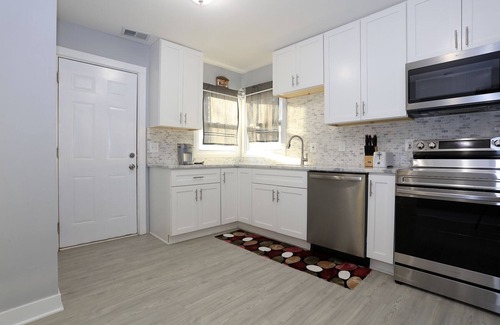 Ypsilanti Casa | Global Vibes Parlor Renovated home,1 min to golf course & close to two stadiums