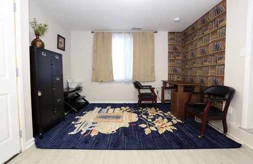 Ypsilanti Casa | Global Vibes Parlor Renovated home,1 min to golf course & close to two stadiums