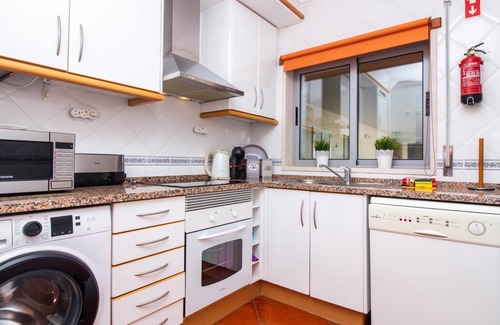 Montechoro Apartamento | Globe 33 Apartment | Top Location & The Strip Albufeira