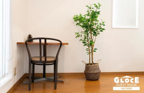 Hayama Apartamento | GLOCE葉山サンセットハウスMORITO l バルコニーから葉山の海と町を一望 小型犬玄関と庭のみアクセス可