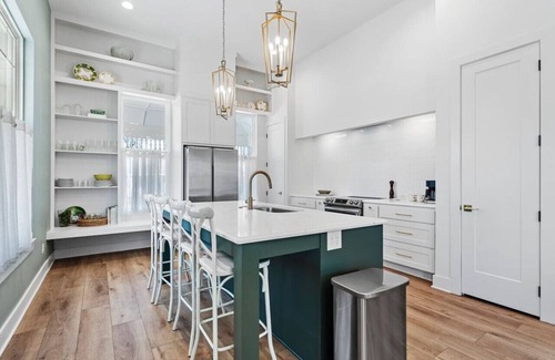 Brazos Casa | Gloria Estate- 2 blocks to Silos