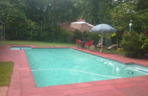 Livingstone Chalet De Esquí | Gloria's Bed And Breakfast Accommodation