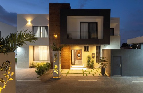 Santeo Villa | Gloria's Court-BlueWaters