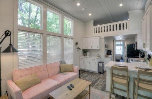 Monteagle Casa | Glorious Cabin with Barbecue and Fire Pit in Monteagle, Tennessee