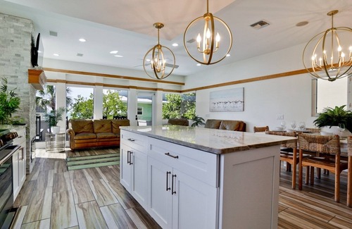 Ilexhurst Casa | GLORIOUS DAZE Beach House POOL! SPA! GOLFCART! ELEVATOR! PUTTING GREEN!