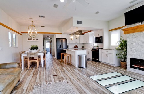 Ilexhurst Casa | GLORIOUS DAZE Beach House POOL! SPA! GOLFCART! ELEVATOR! PUTTING GREEN!