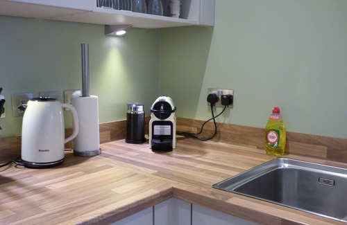 Crieff Cabaña | Glorious Gardeners Cottage - Sleeps 4