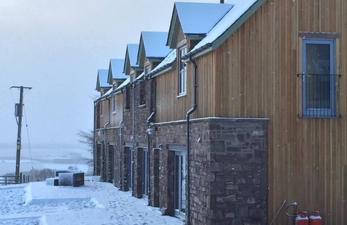 Crieff Cabaña | Glorious Gardeners Cottage - Sleeps 4