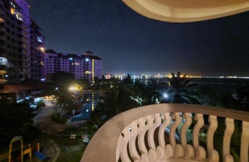 Taman Tanjung Apartamento | Glory Beach Resort Seaview Private 2BR