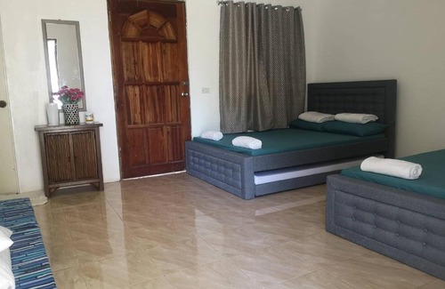 Calatagan Casa | Glory's Garden Guesthouse