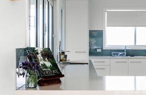 Valla Beach Casa | Glossies Coastal Retreat - Relax and Escape