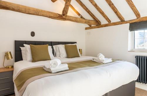 Brockworth Casa | Gloucester-Modernised 4 Bedroom Cottage-Sleeps 8-Free Parking-Fast Wi-Fi