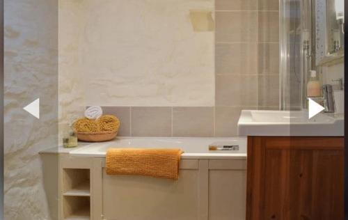 Llanon Casa | Glovers cottage private hot tub and super king