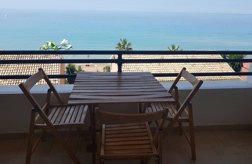 Parelia Apartamento | Glyfada Corfu 91 se encuentra en una de las playas de arena más hermosas de Corfú.