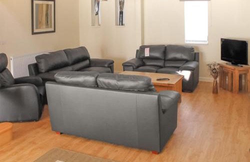 Bridgend Casa | Glynogwr Lodge