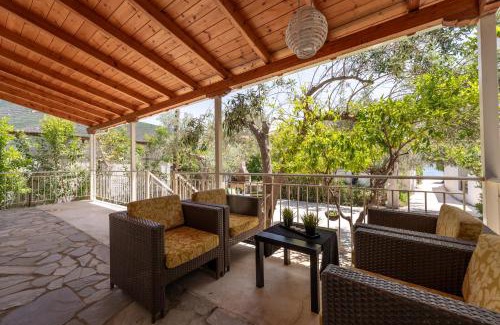 Dorida Casa | GnF Family Beach House - salty air & slow days