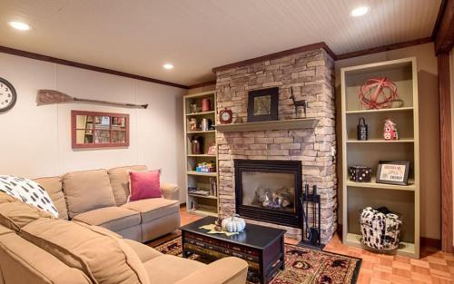 Big Canoe Casa | Gnome Mountain - Read Fireside Mix Drinks at the Wet Bar Play Community Golf