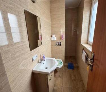 Inwald Casa | Gościniec Grek Zorba - pokoje i domki 4 osobowe - 16km od Zator Energylandia