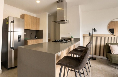 La Aguacatala Apartamento | Go Living 702 · Modern Apt near Milla de Oro with AC & Balcony