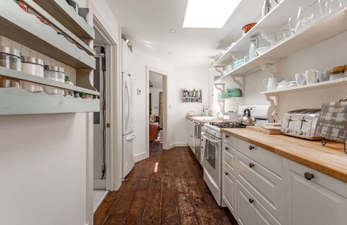 Saugerties Casa | Goat Hill Cottage 2BR, Heated Pool, Fire Pit, View