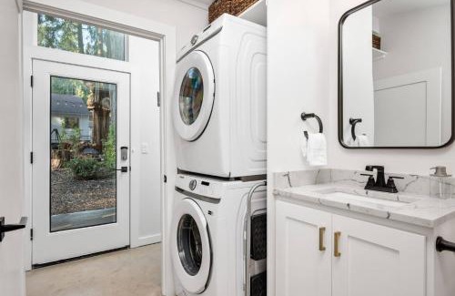 Stafford - Tualatin Valley Casa | Goat Shed