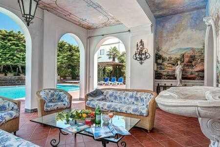 Colli di Fontanelle Apartamento | GOCCE VILLAS - The Palace Villa Escondida